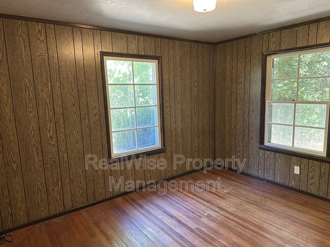 Building Photo - 7701 Rogue River Hwy