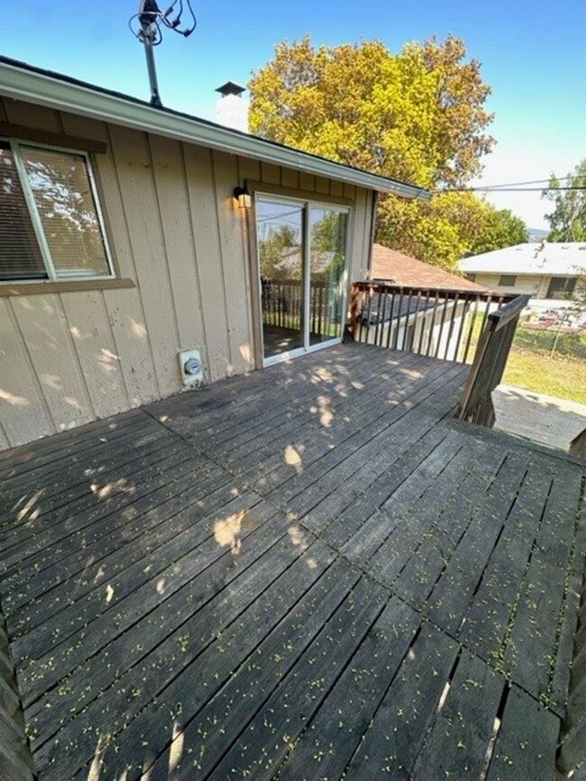 Building Photo - Beautiful 4 Bedroom 2 Bathroom house! #1103