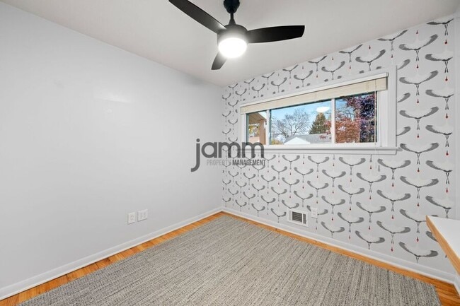 Building Photo - 268 Edgewood Dr