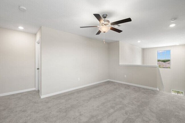 Building Photo - LIKE NEW Home For Rent in Belmont!