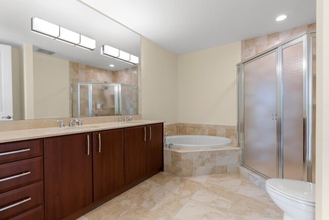 Building Photo - 403 S Sapodilla Ave