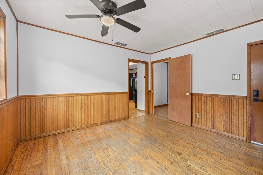 Building Photo - 2856 S Throop St