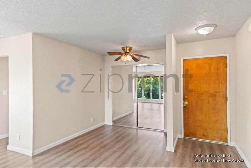 Building Photo - 2400 Horizon Ln
