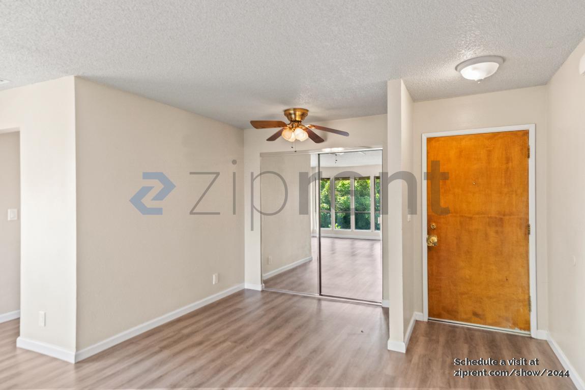 Building Photo - 2400 Horizon Ln