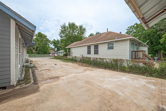 Building Photo - 4013 Ranch St