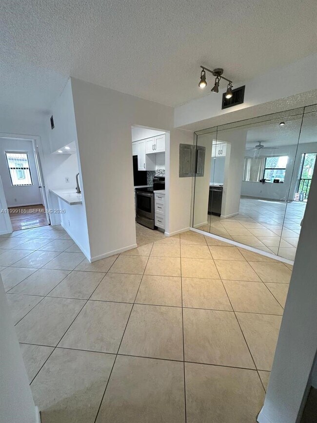 Building Photo - 7137 Golf Colony Ct