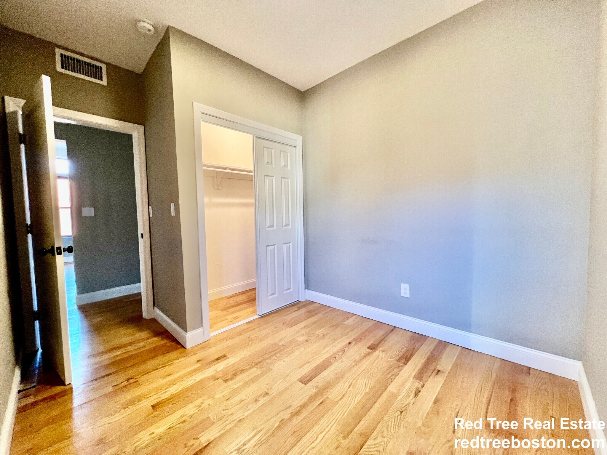 Building Photo - 1914 Beacon St