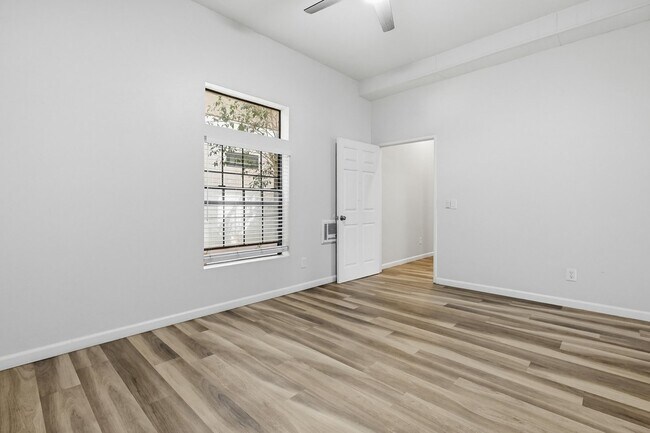 Building Photo - 270 Dahlia Ave