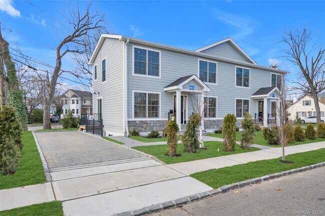 Building Photo - 1 Manhasset Ave