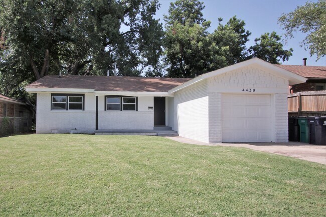 Primary Photo - 4420 NW 13th St