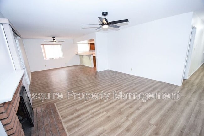 Building Photo - 833 Sharon Dr