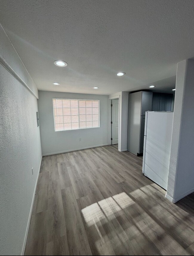 Building Photo - 2 bedrooms 1 bath home in San Diego