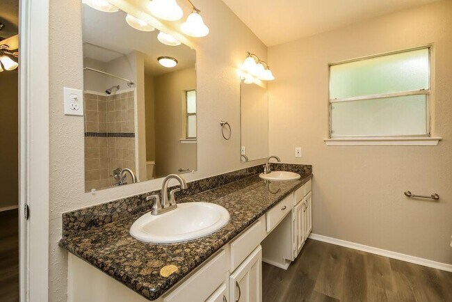 Building Photo - 21206 Waymare Ln