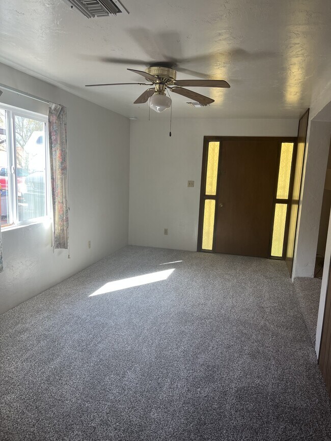 Building Photo - 2718 E 18th St