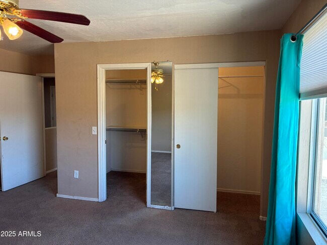 Building Photo - 6982 W Glenn Dr