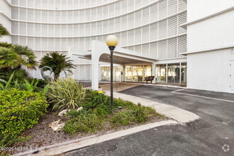 Building Photo - 1601 Ocean Dr S