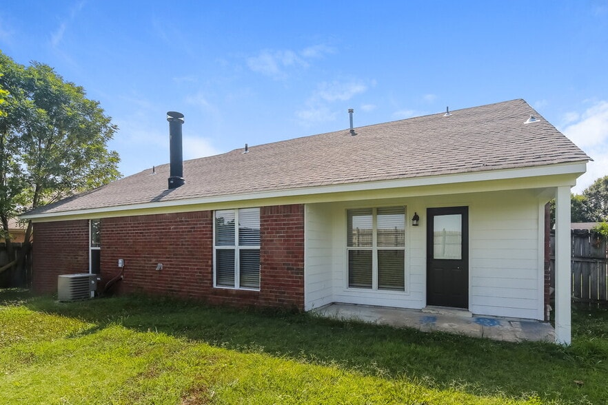 Building Photo - 6476 Farley Dr E