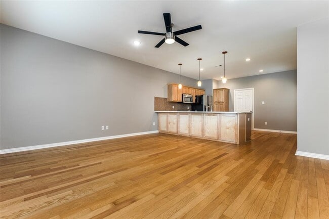 Primary Photo - Apartment for Rent