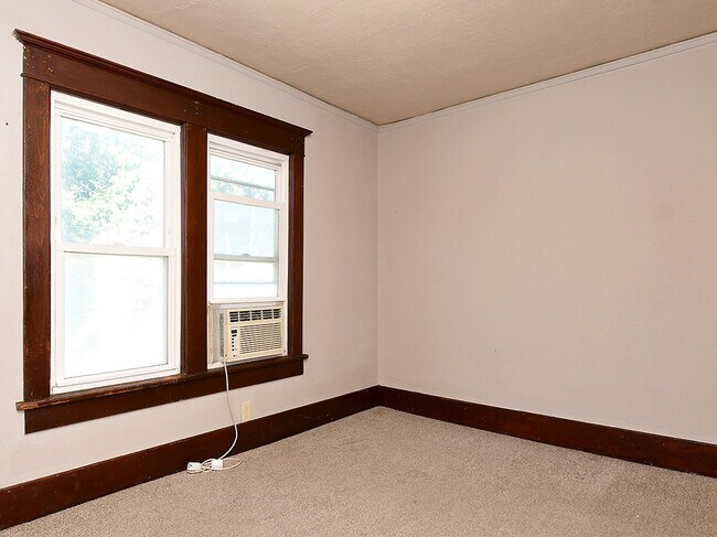 Building Photo - 355 Lincoln Ave