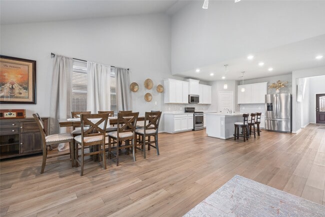 Building Photo - 1203 Cascade Hls Dr