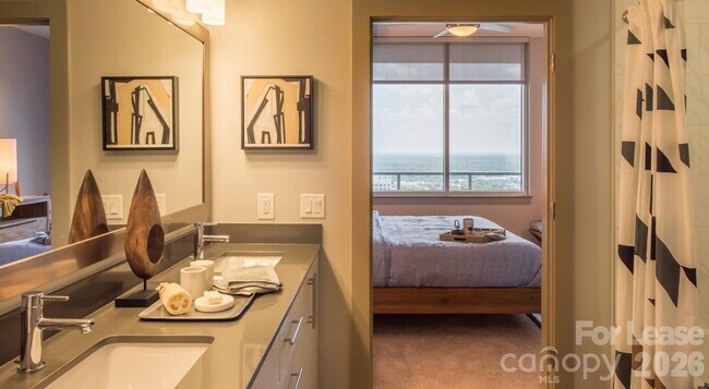 Building Photo - 525 S Church St