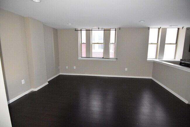Building Photo - 4714 Chestnut St