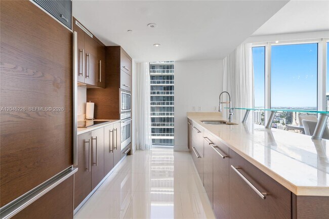 Building Photo - 475 Brickell Ave