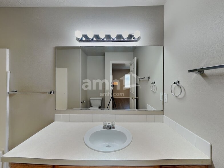 Building Photo - 410 W Mule Ct