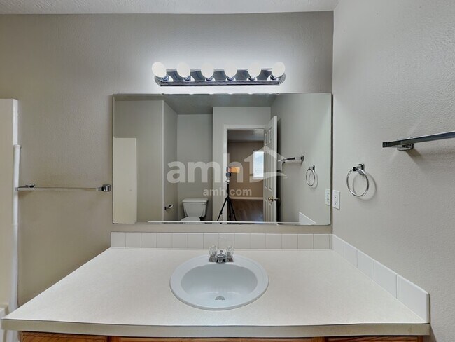 Building Photo - 410 W Mule Ct