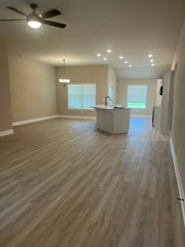 Building Photo - FIRST MONTH FREE - Beautiful New Home!