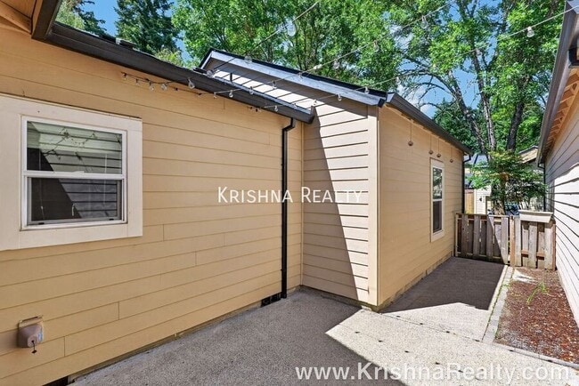 Building Photo - 8165 NE Wilkins St