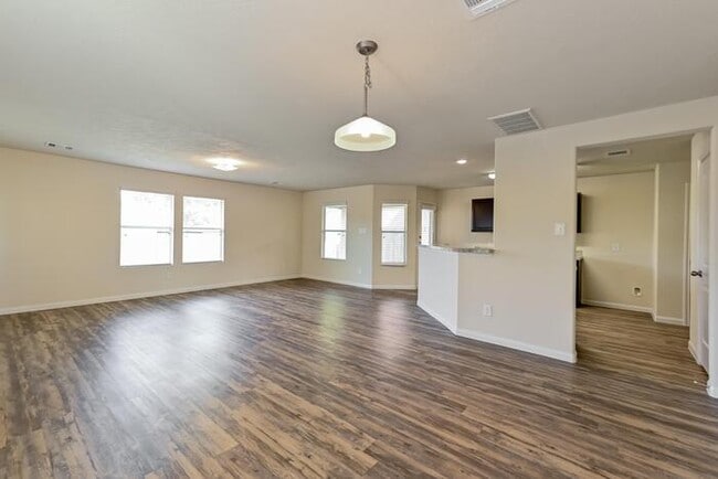 Building Photo - Loma Bella - 2706 Majestic Dr, San Antonio...