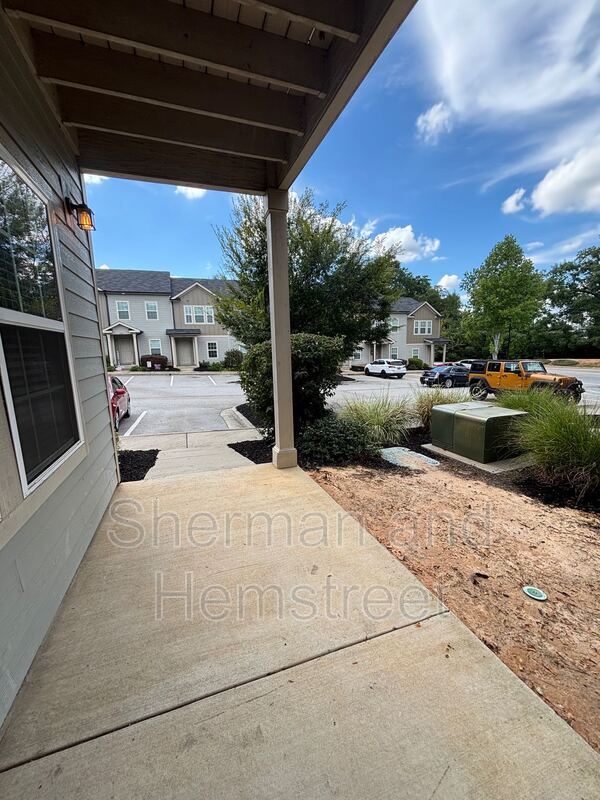 Building Photo - 905 Joiner Cir