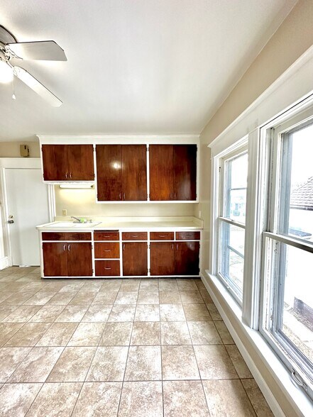 kitchen - 1521 Boyd Ave