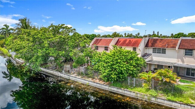 Building Photo - 1379 Seaview