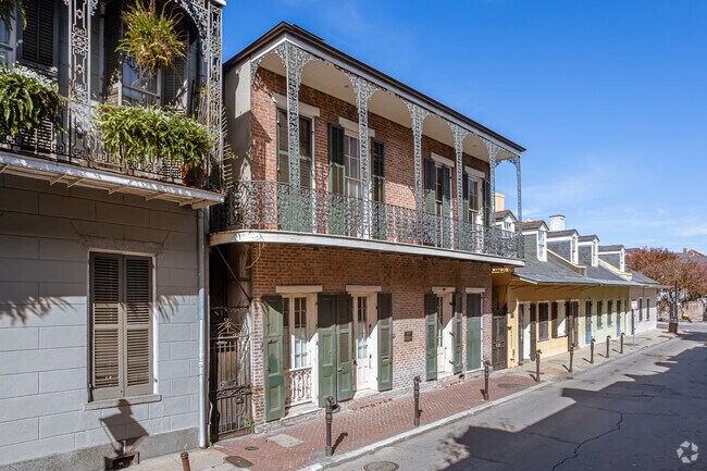 Primary Photo - 1027 Chartres St