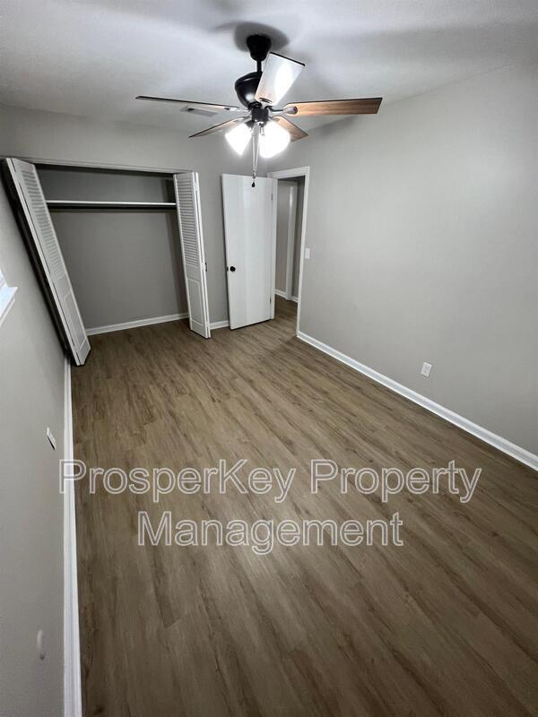 Building Photo - 4454 Lapaloma Dr