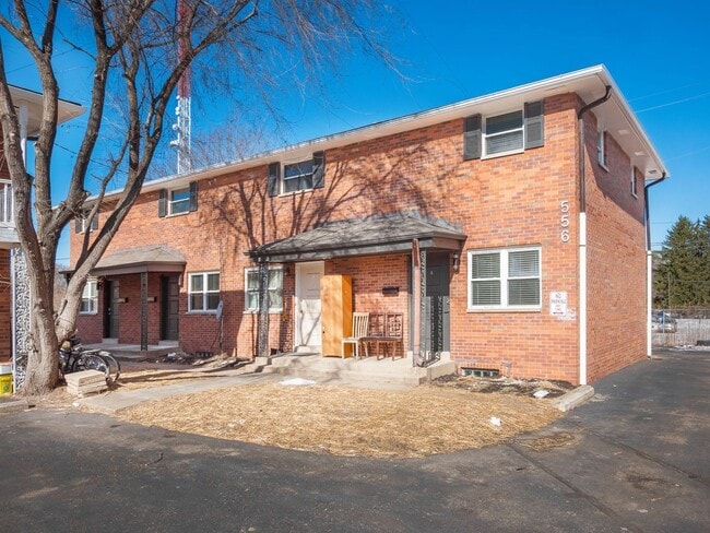 Building Photo - 554 Riverview Dr