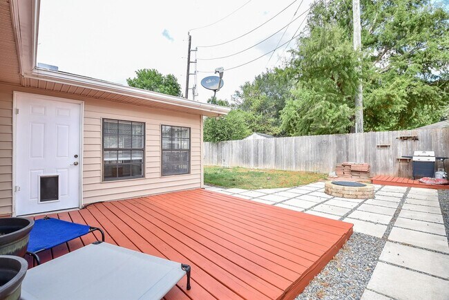 Building Photo - 2722 Amaranth Dr