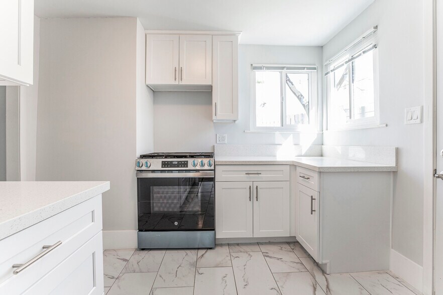 Building Photo - 7020 Greeley St