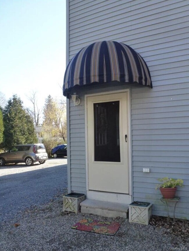 Building Photo - 106 Newport Bridge Rd