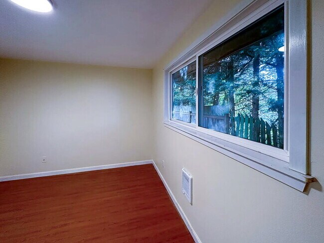 Building Photo - 523 Madison St