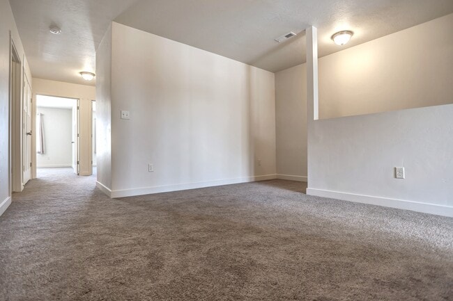 Building Photo - 5667 Island Ridge Dr