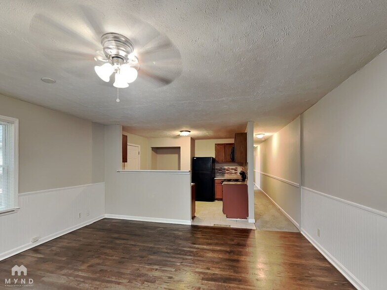 Building Photo - 593 Cedar Ave NW