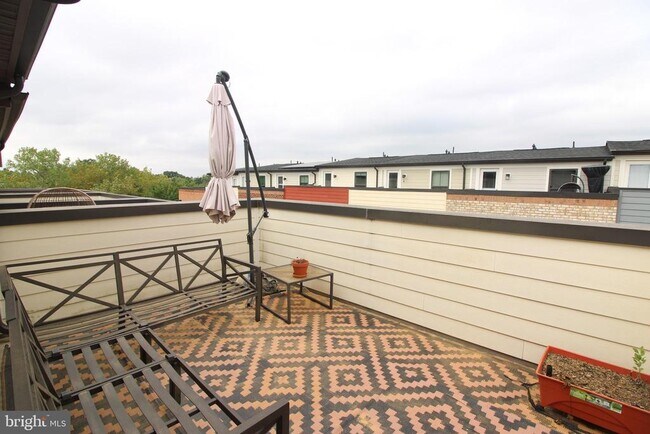 Building Photo - 6210 Monitor St