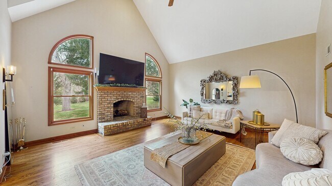 Building Photo - 7111 Saddle Oaks Dr
