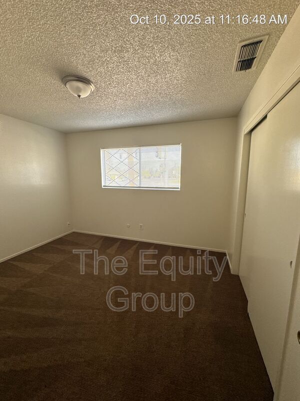 Building Photo - 2837 W Walnut Ave