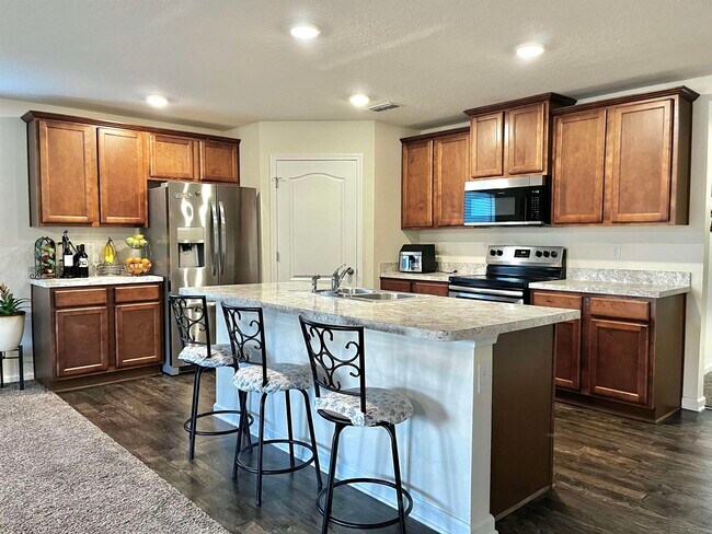 Building Photo - 124 Cody St