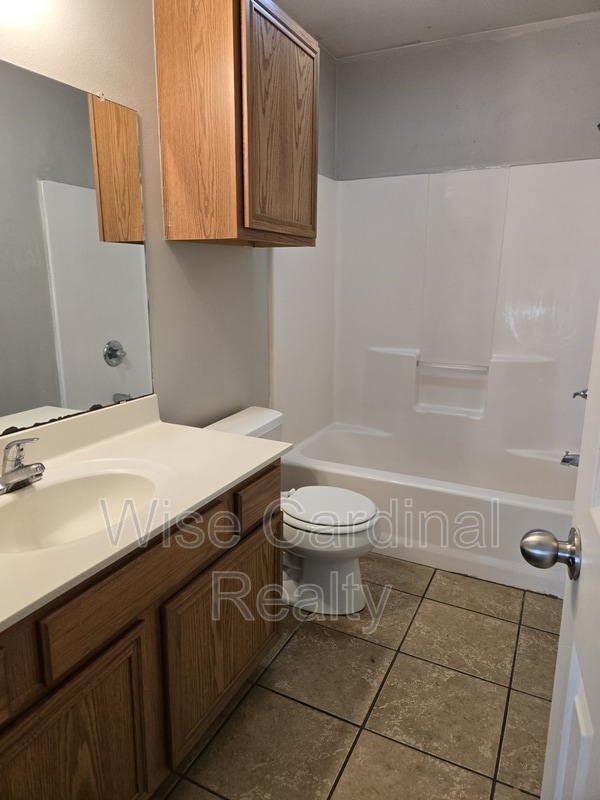 Building Photo - 520 N Chicago Ave