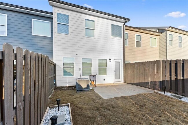 Building Photo - 76 Regent Pk